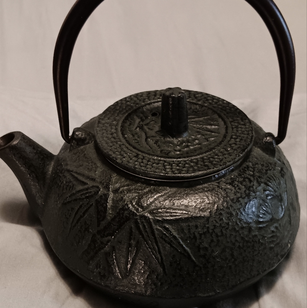 Tetsubin Japanese Iron Sand Teapot